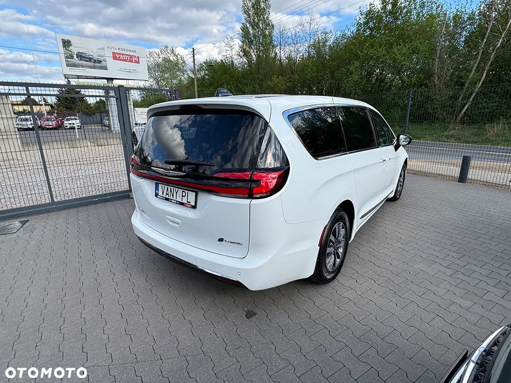 Chrysler Pacifica - 4