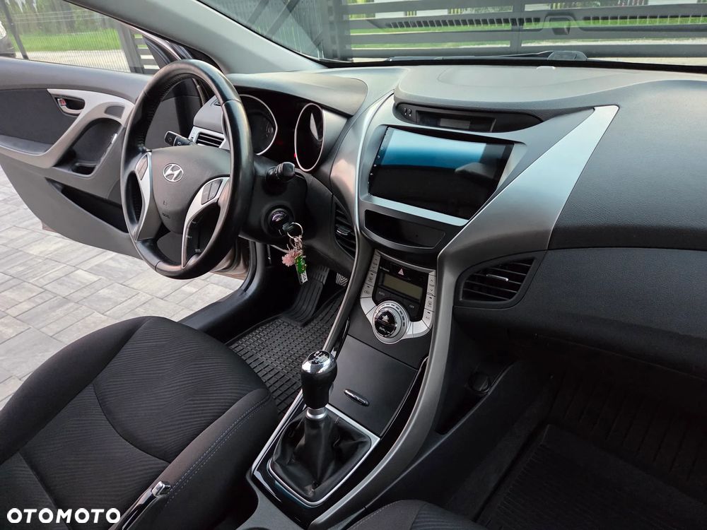 Hyundai Elantra 1.6 Comfort - 23