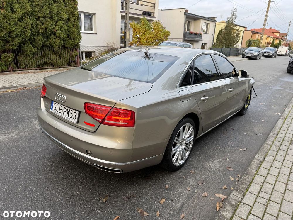 Audi A8 2012 photo 4