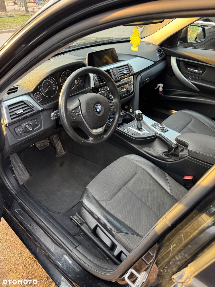 BMW Seria 3 318d Touring - 13