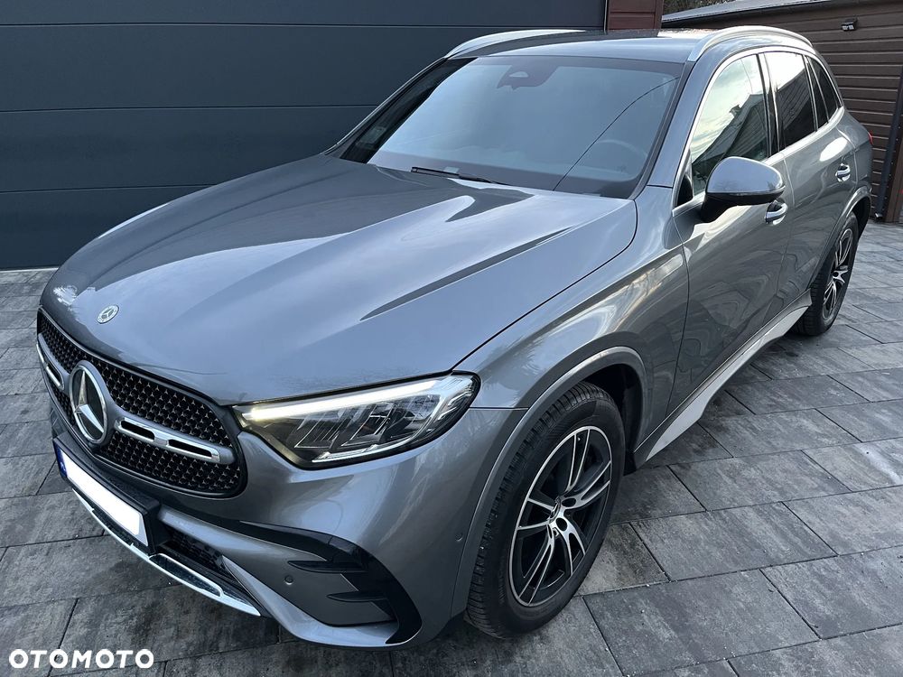 Mercedes-Benz GLC 200 4Matic 9G-TRONIC AMG Line - 9