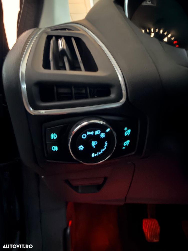 Ford Focus 1.6 TDCI ECOnetic 88g Start-Stopp-System Titanium - 22