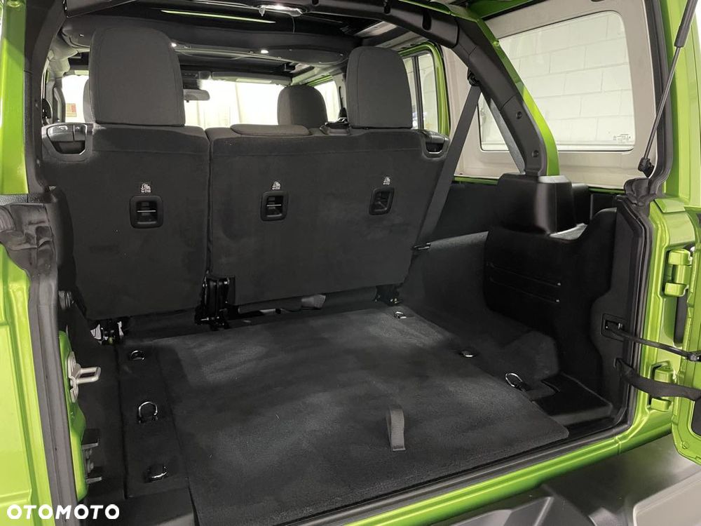 Jeep Wrangler - 12