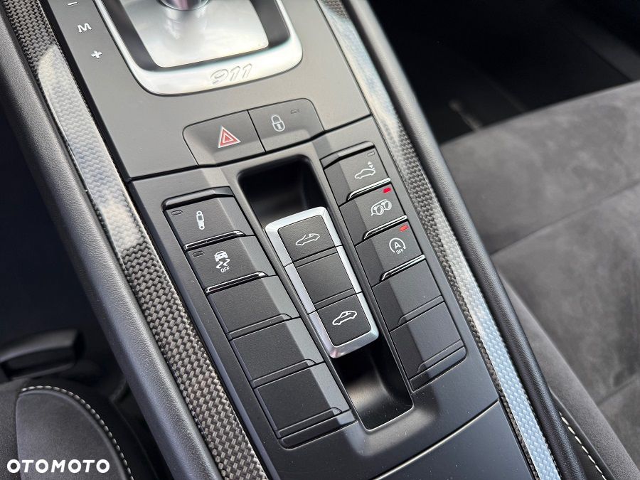 Porsche 911 Targa 4 GTS PDK - 28