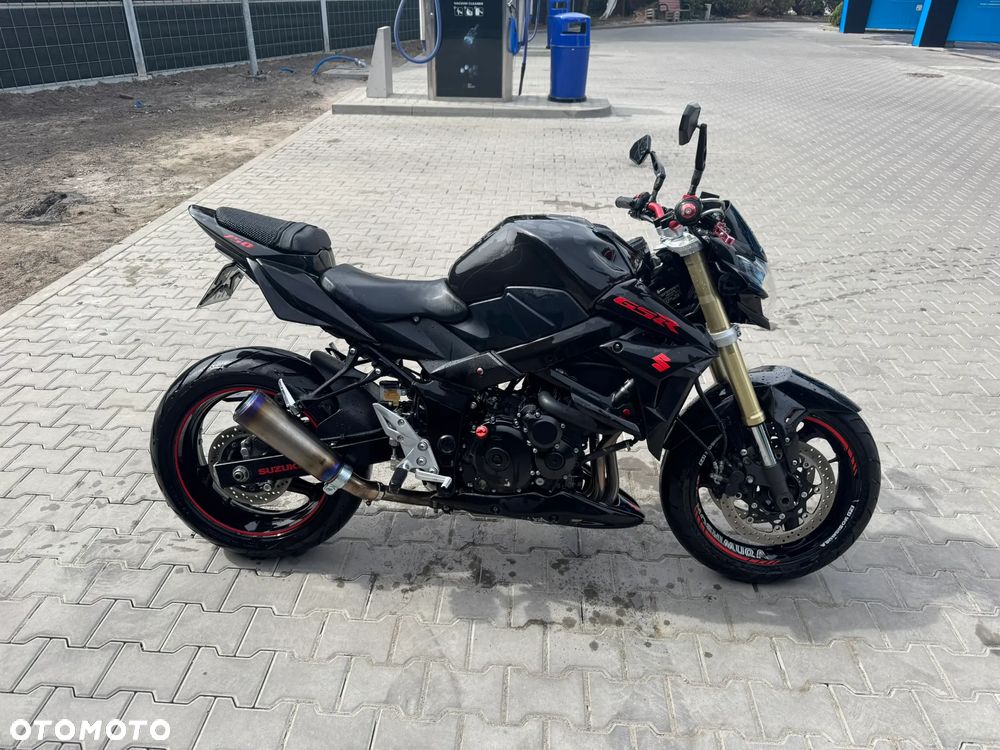 Suzuki GSR - 2