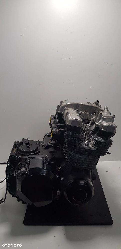 Kawasaki ZR-7 750 Silnik - 5