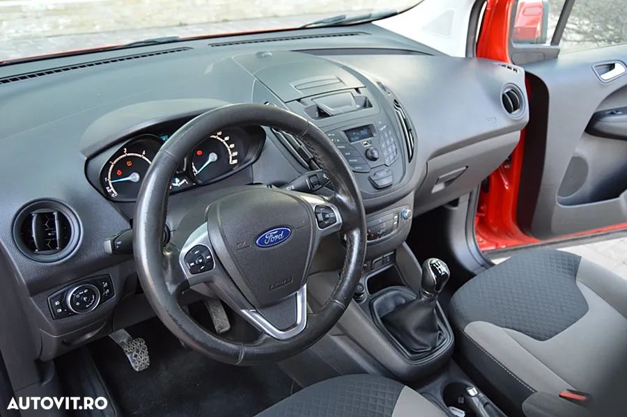 Ford Tourneo Courier 1.5 TDCi Ambiente - 2