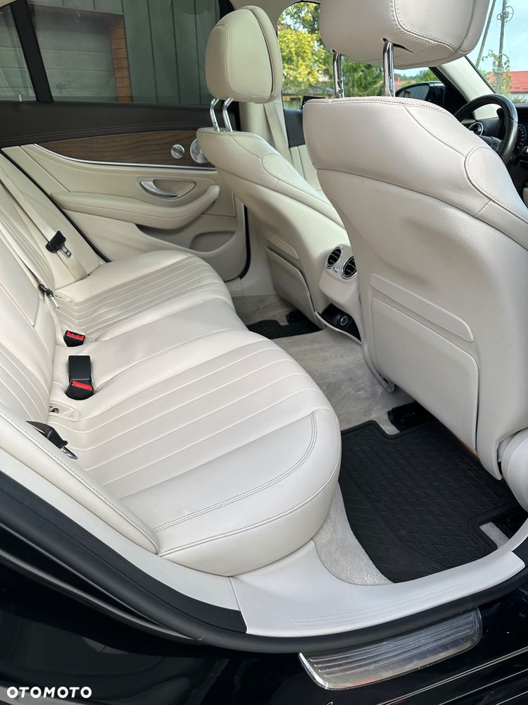 Mercedes-Benz Klasa E 220 d 4-Matic 9G-TRONIC - 19