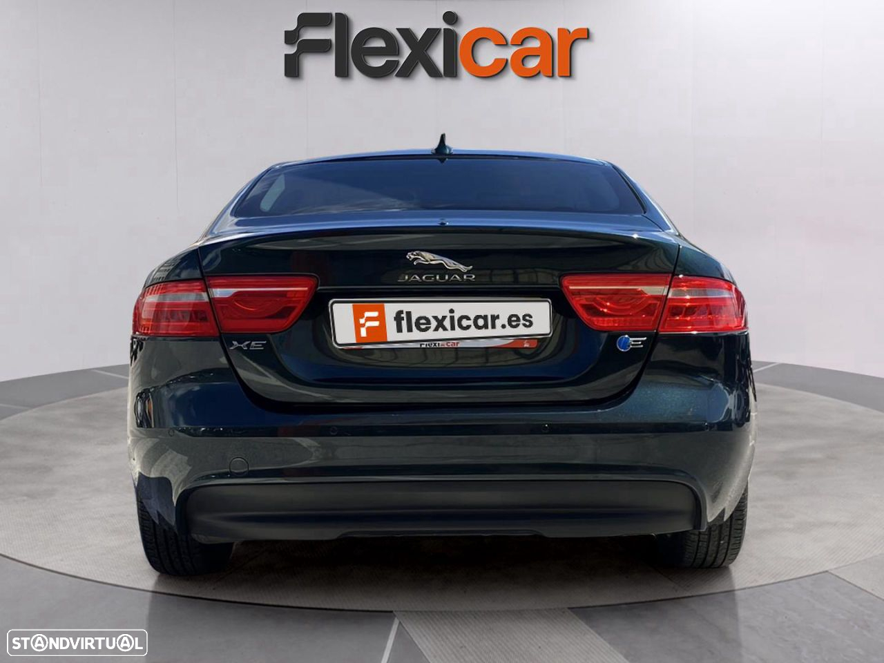 Jaguar XE - 8