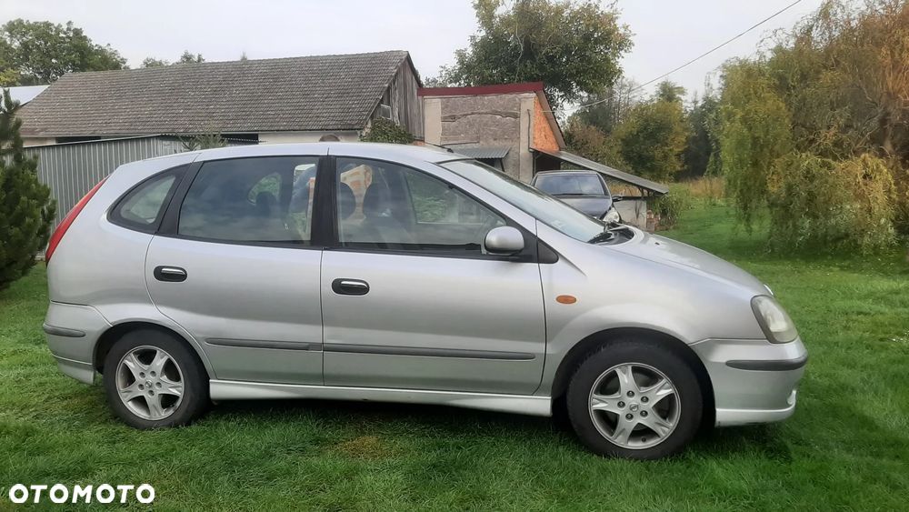 Nissan Almera Tino
