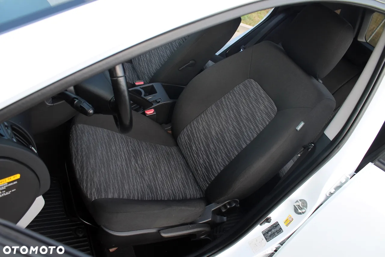 Kia Ceed - 8