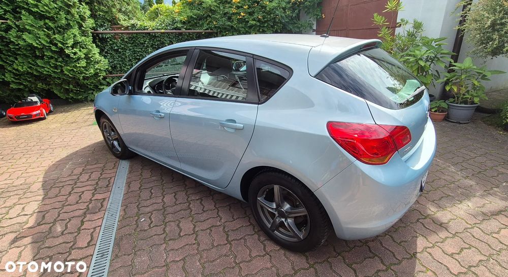 Opel Astra 1.4 EcoFLEX Cosmo - 8