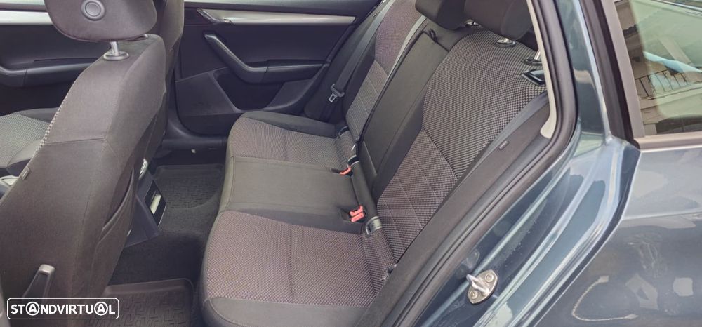 Skoda Octavia Break 1.6 TDi Ambition - 6