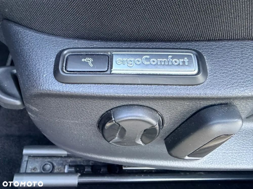 Volkswagen Passat - 11