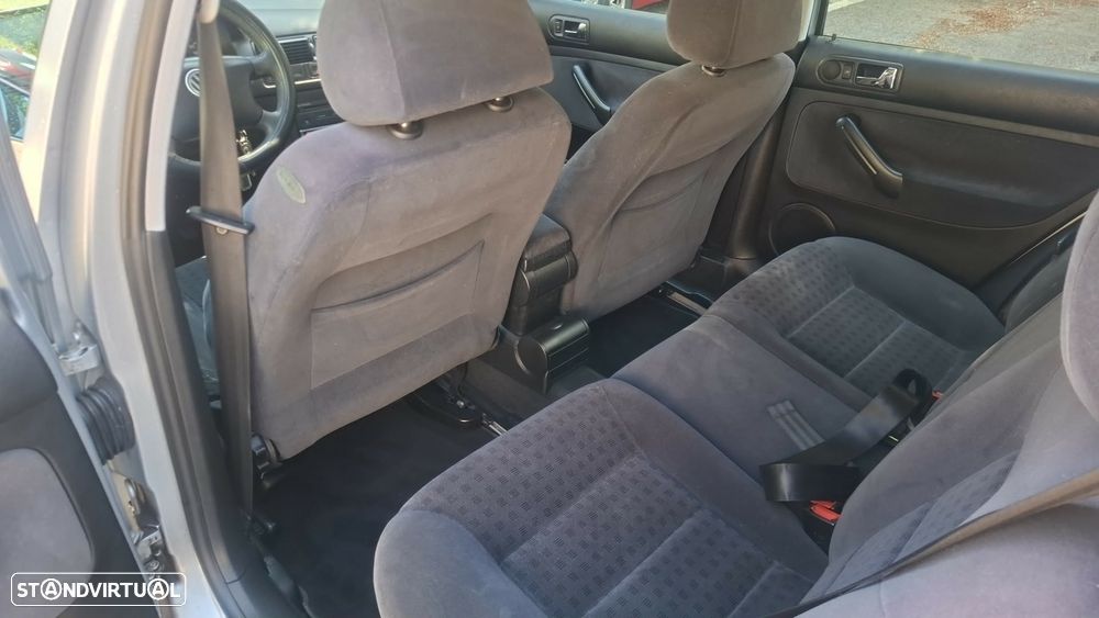 VW Golf 1.4i Confortline JE+AC - 11