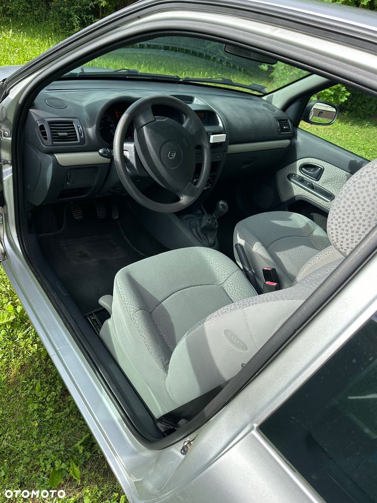 Renault Clio 1.2 16V Authentique - 10