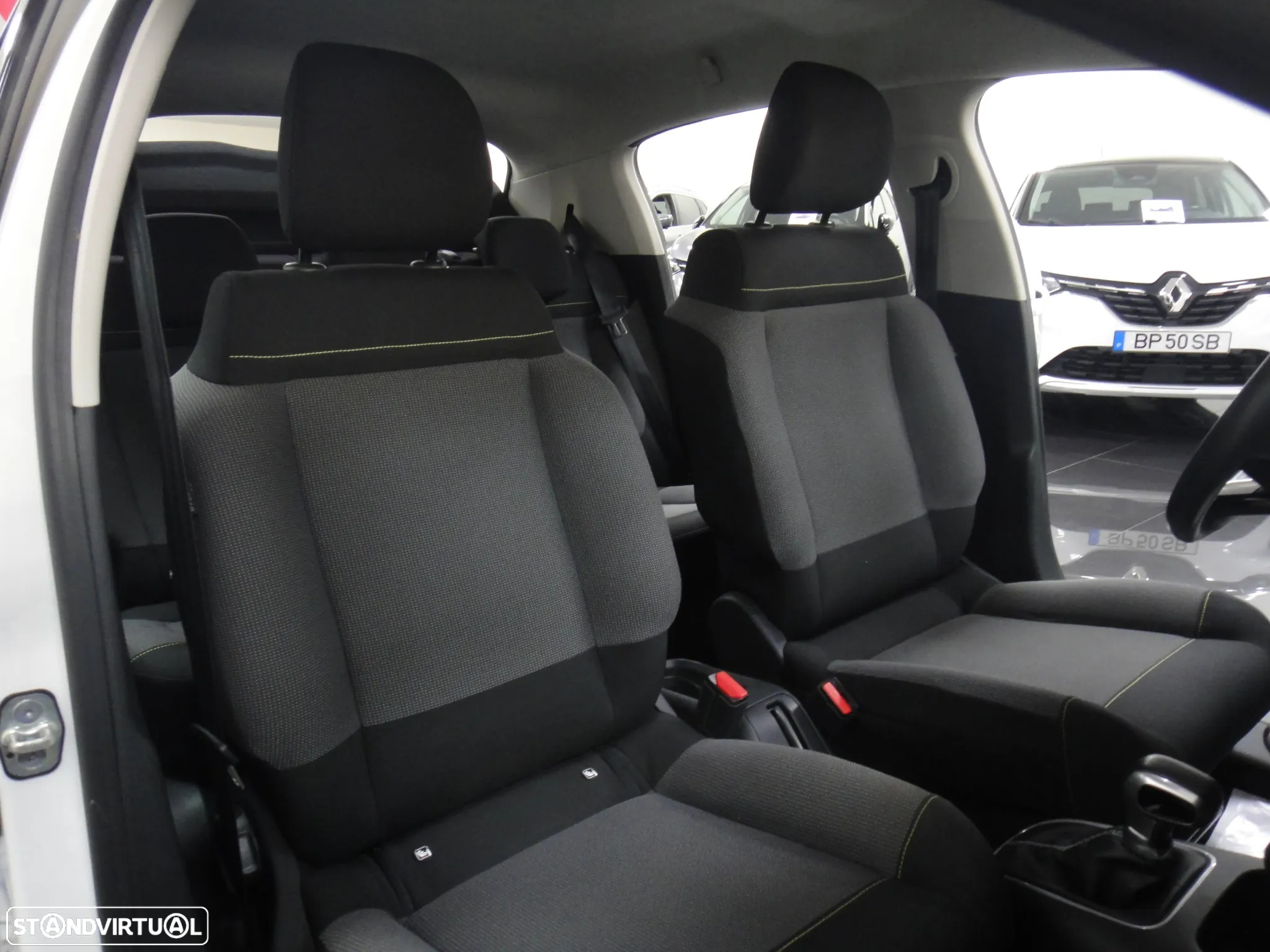 Citroën C3 1.2 PureTech Shine EAT6 - 19