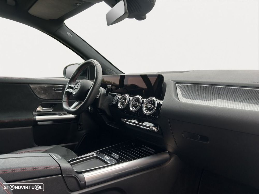 Mercedes-Benz GLA 180 — fotografia 12
