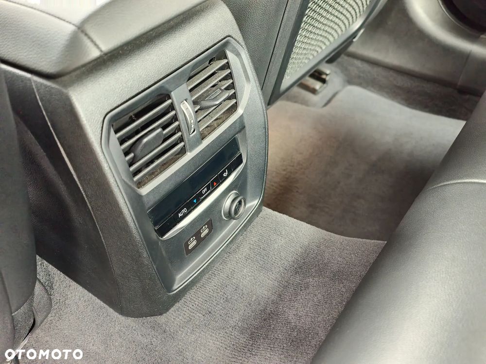 BMW Seria 3 330i M Sport sport - 16