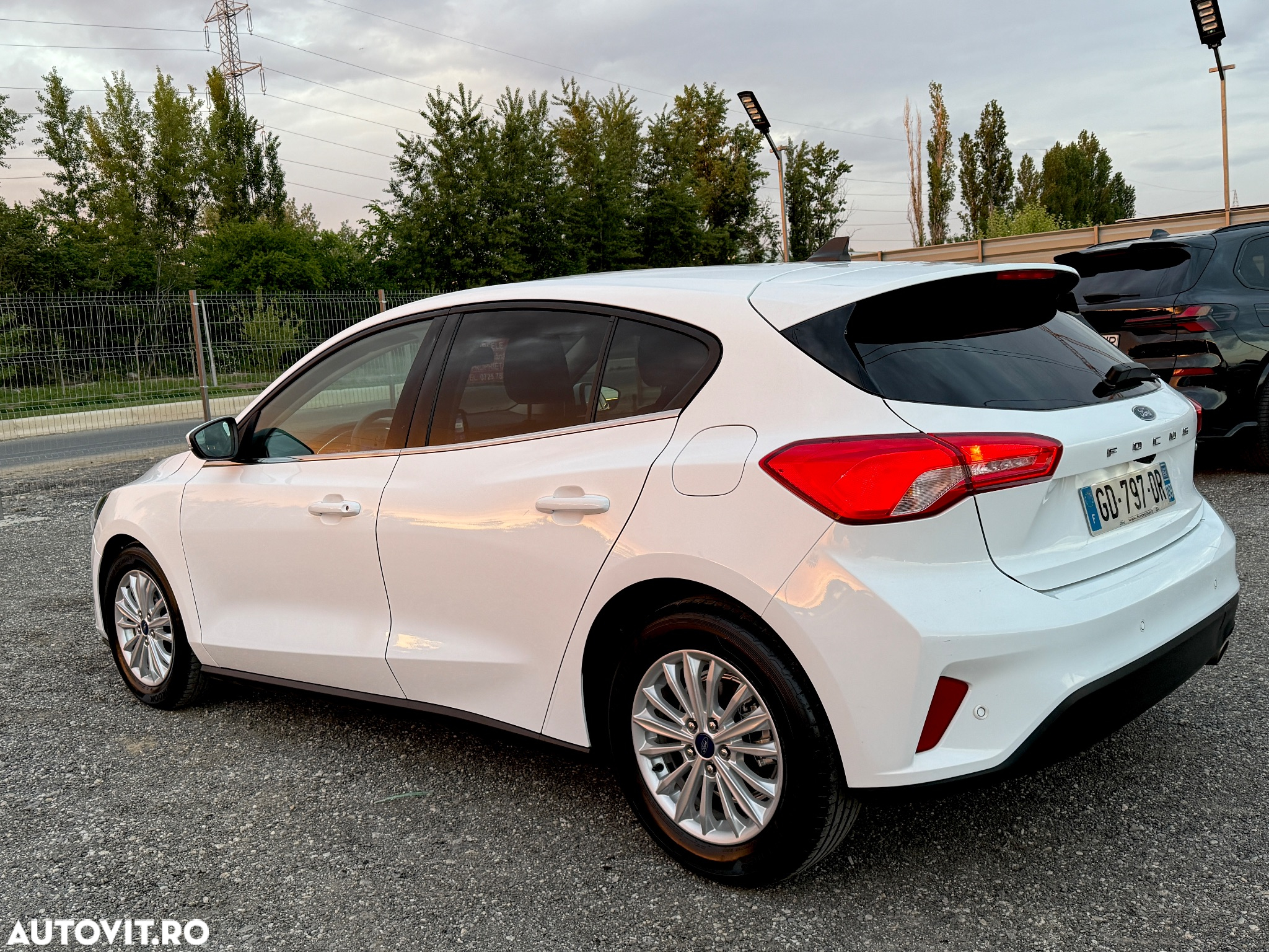 Ford Focus 1.0 EcoBoost Hybrid TITANIUM X - 13