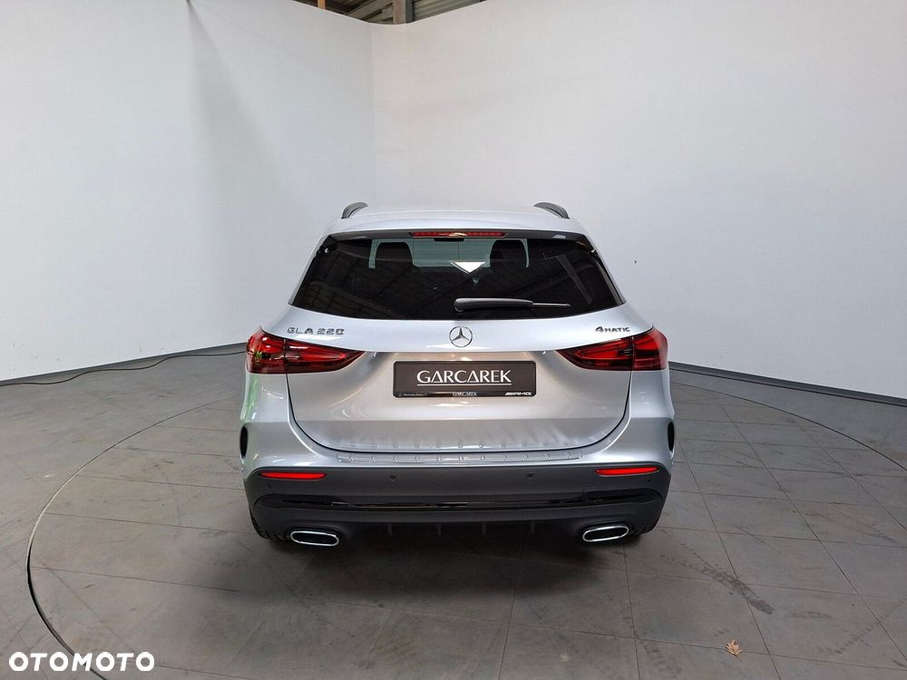 Mercedes-Benz GLA - 13