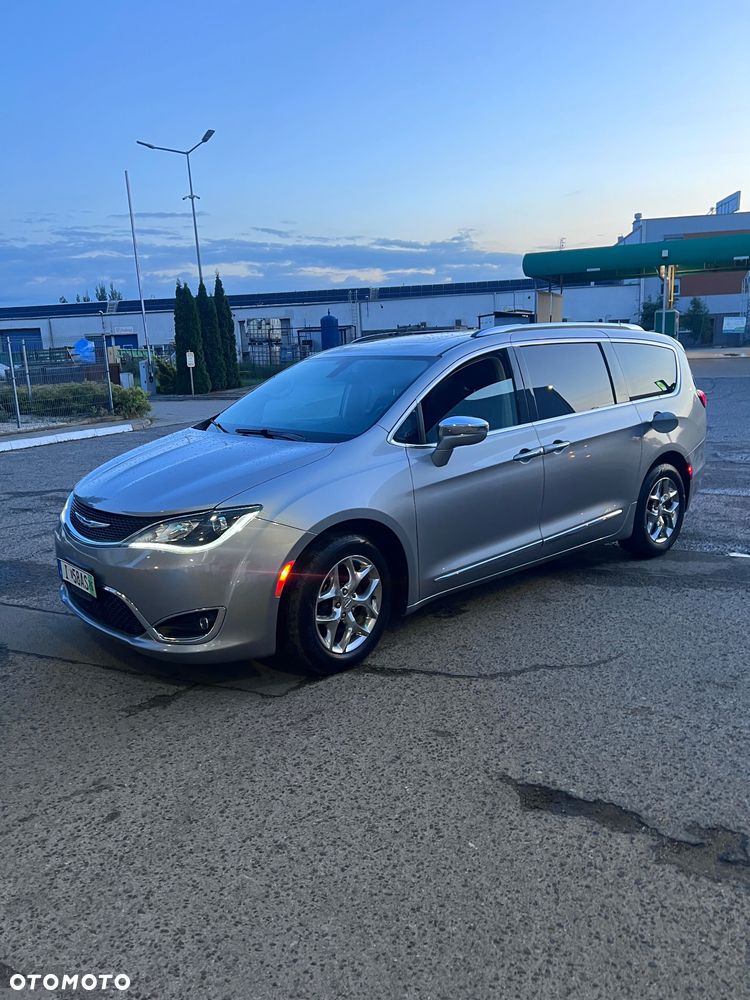 Chrysler Pacifica - 6