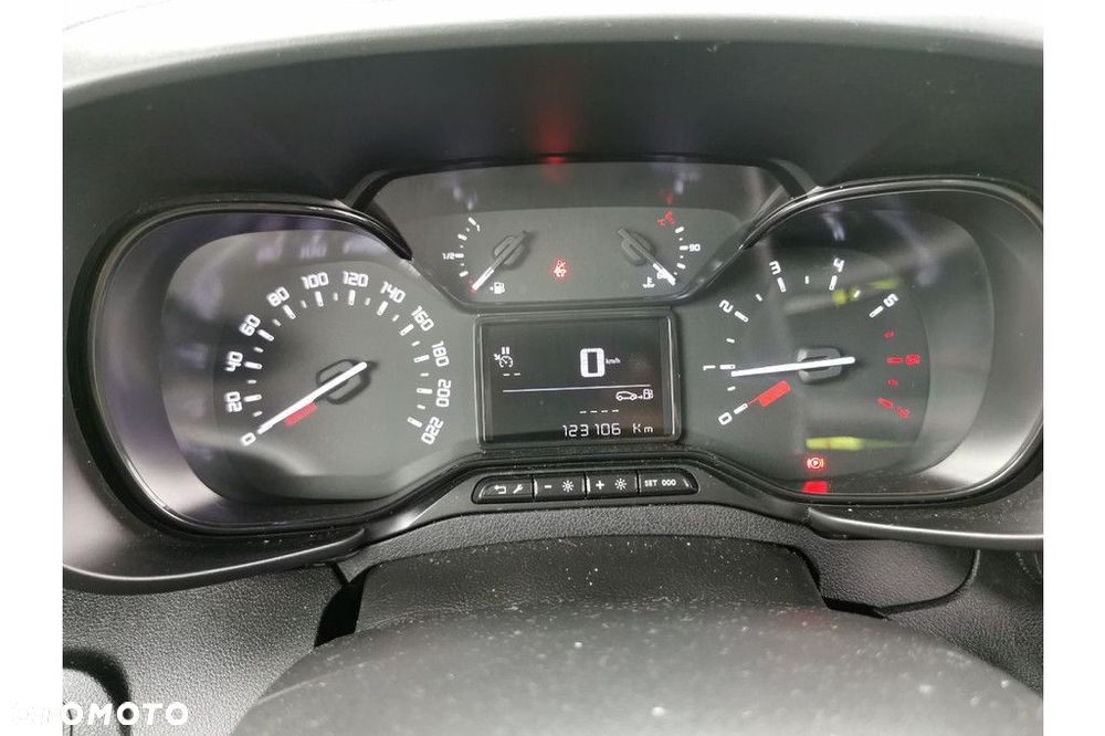 Toyota ProAce 1.5 D-4D Long Active SalonPL VAT23% Właścicielem pojazdu jest Ayvens Financial Services Polska - 10