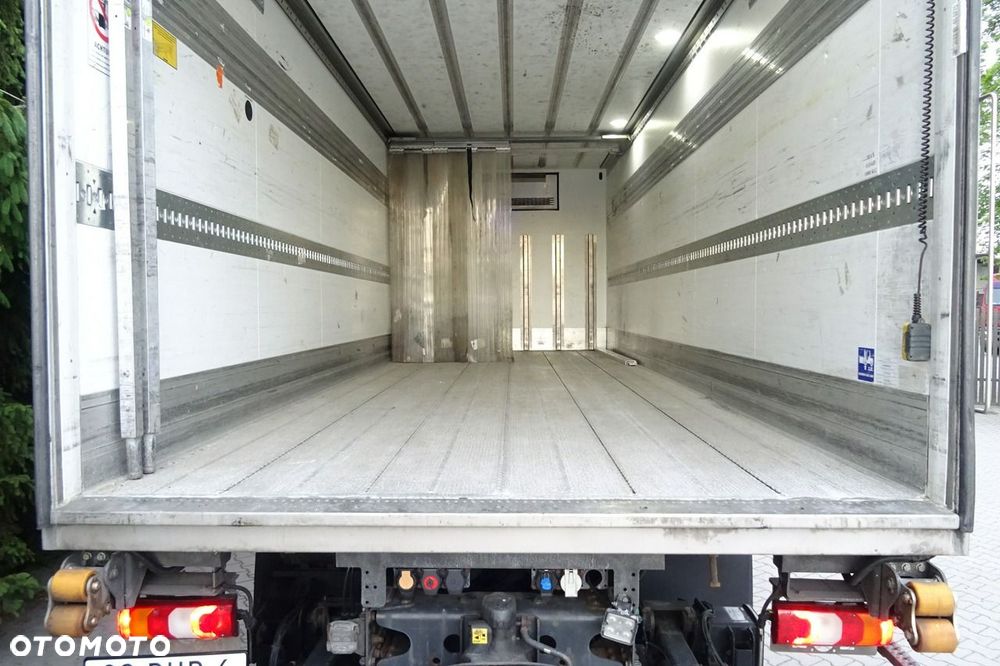 Mercedes-Benz Antos 2840 sypialna euro 6 kontener chłodnia 18 palet 3 osie - 34