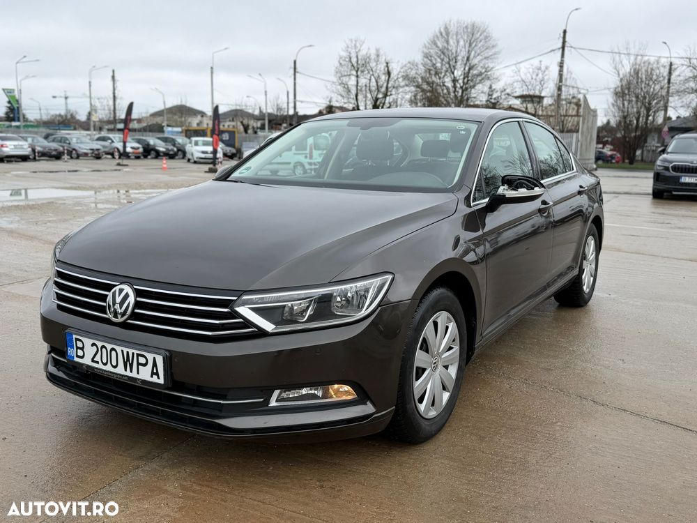Volkswagen Passat - 1