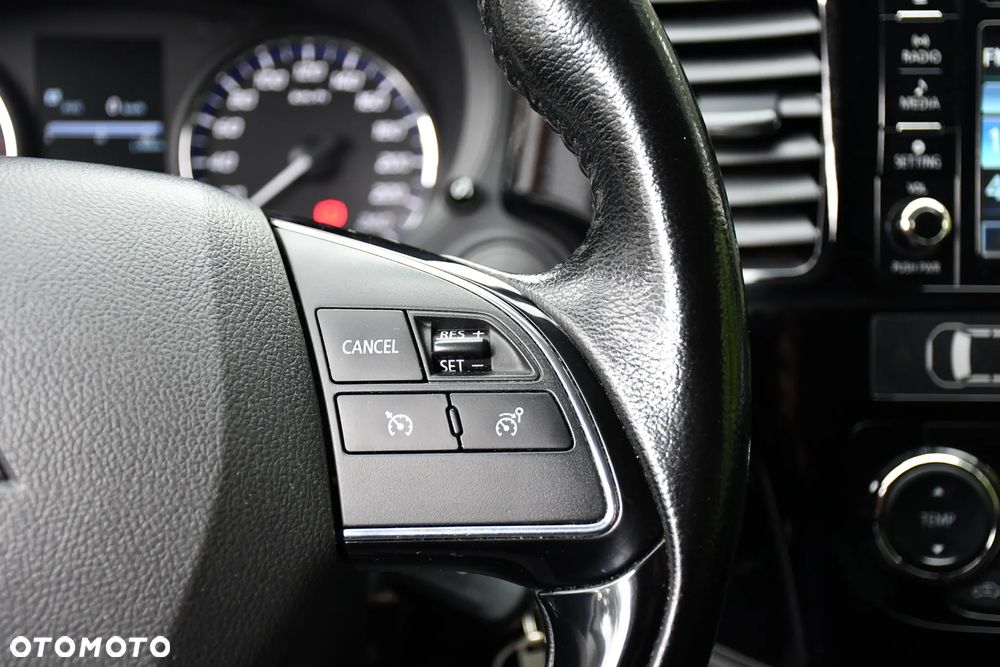 Mitsubishi Outlander - 16