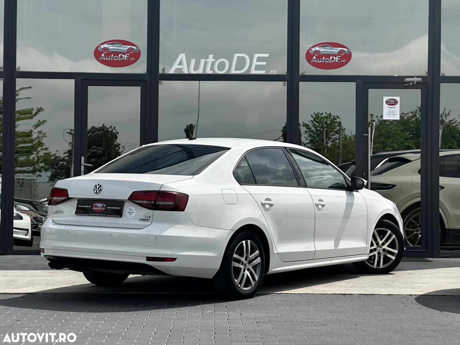 Volkswagen Jetta - 4