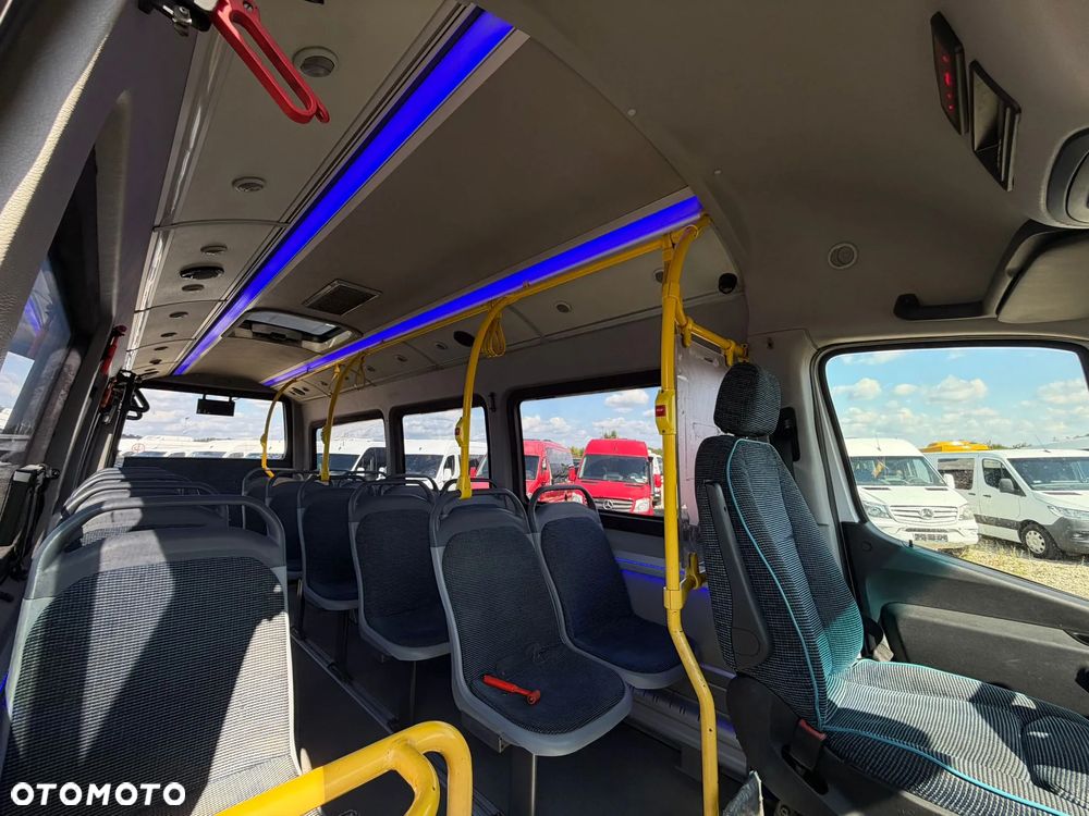 Mercedes-Benz Sprinter 517 - 22
