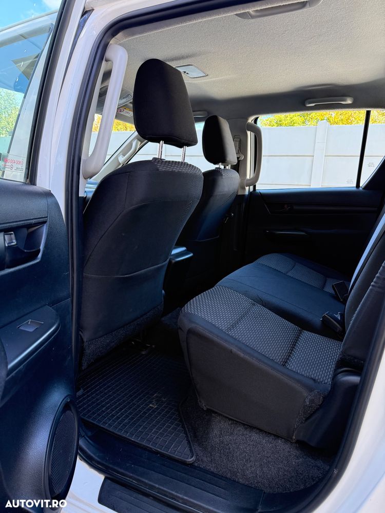 Toyota Hilux 2.4D 150CP 4x4 Double Cab 6MT Style - 15