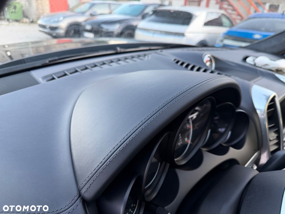 Porsche Cayenne - 21