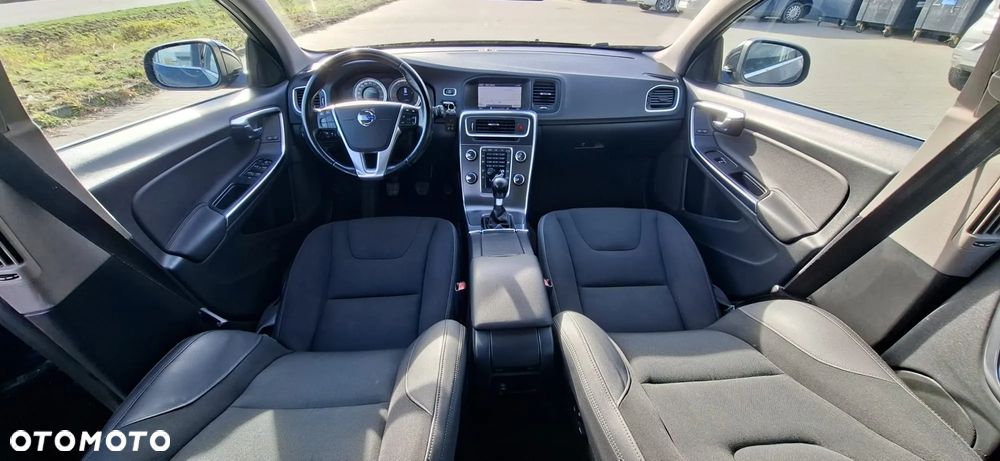 Volvo V60 D4 Momentum - 10