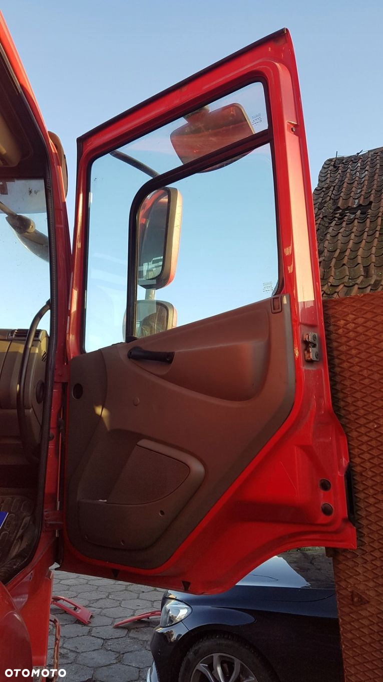 DRZWI PRAWE KOMPLETNE DAF 75 85 CF EURO 5 - 2
