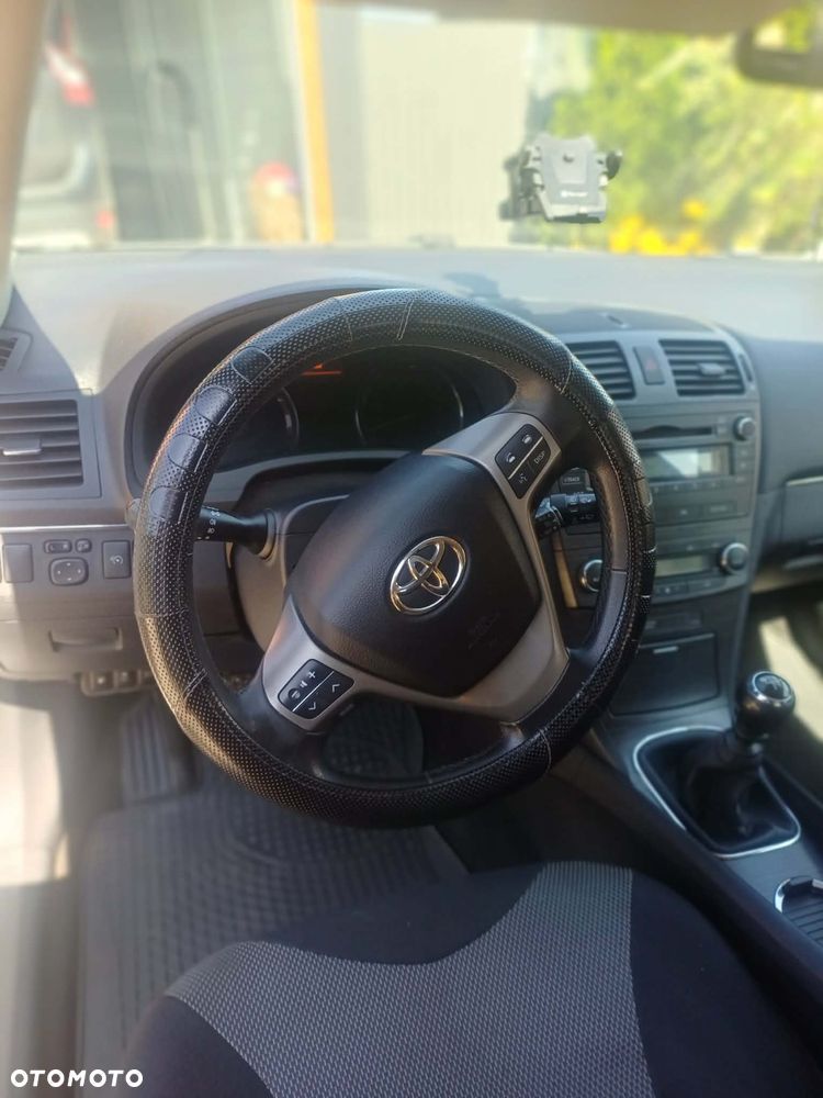 Toyota Avensis Verso - 7