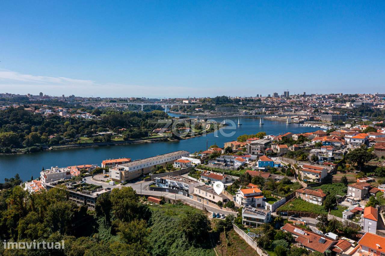 Moradia T3 com jardim, perto do Freixo em Valbom, Gondomar - Grande imagem: 2/46