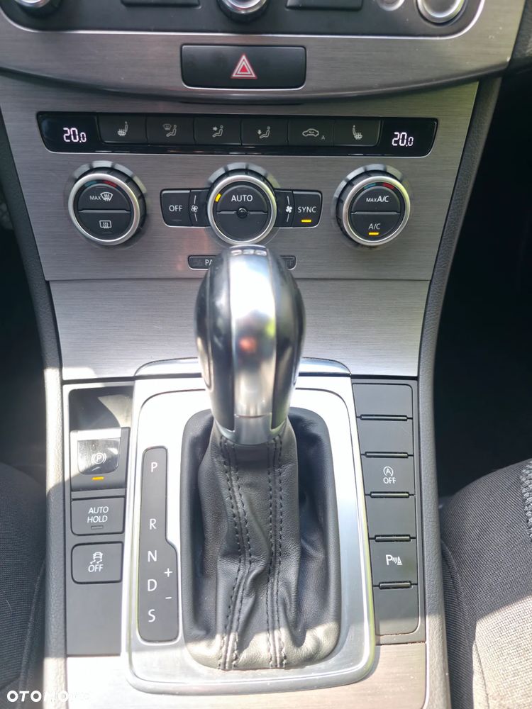 Volkswagen Passat 2.0 TDI Comfortline DSG - 14