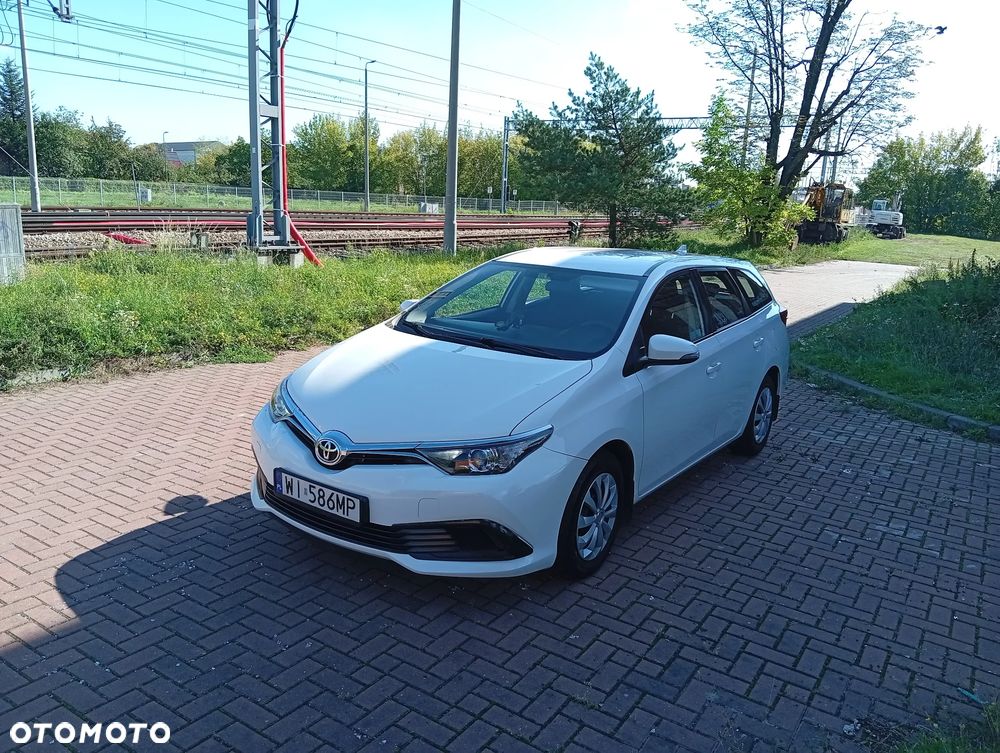 Toyota Auris 2018 photo 2