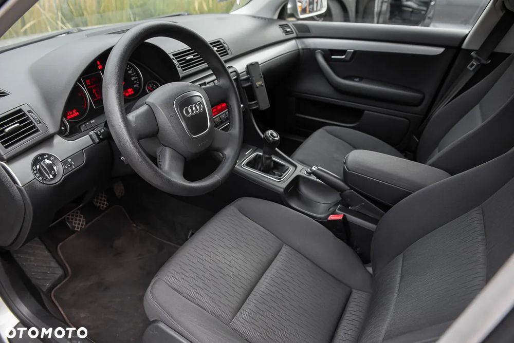 Audi A4 Limousine - 15