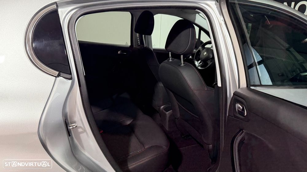 Peugeot 208 1.2 PureTech GT Line - 13