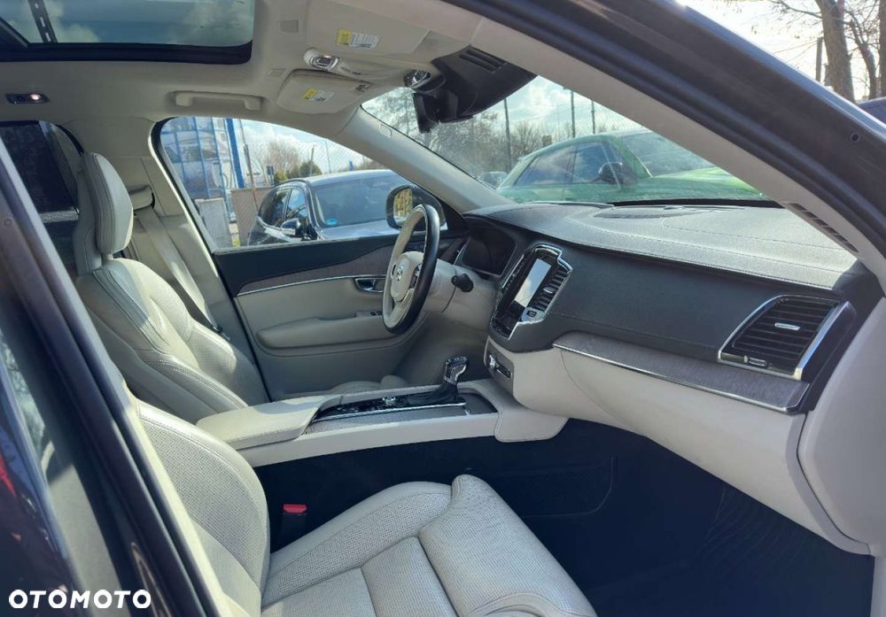 Volvo XC 90 - 22