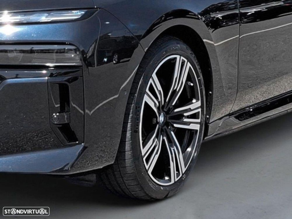 BMW i7 xDrive60 Pack Desportivo M - 4