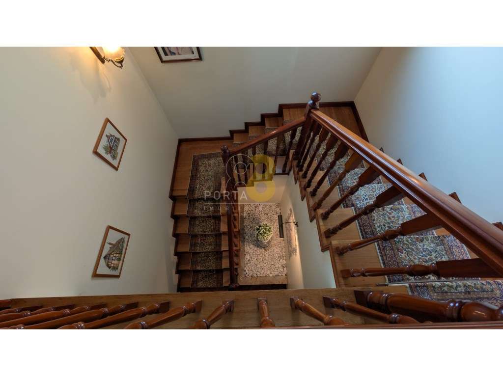 Moradia V3 de Quatro Frentes com Piscina - Lavra, a poucos minutos ... - Grande imagem: 5/30