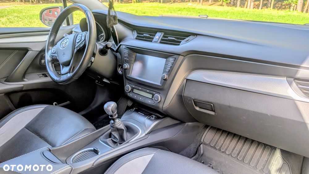 Toyota Avensis 1.8 Premium - 14