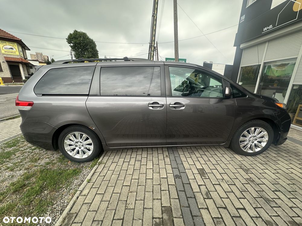 Toyota Sienna 3.5 XLE AWD - 3