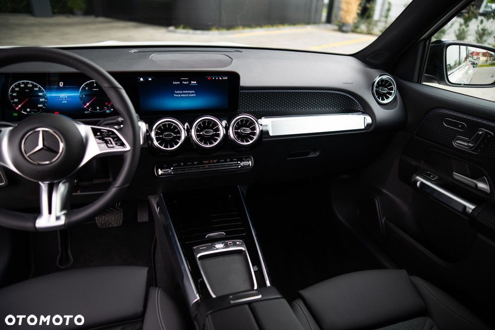 Mercedes-Benz GLB - 16