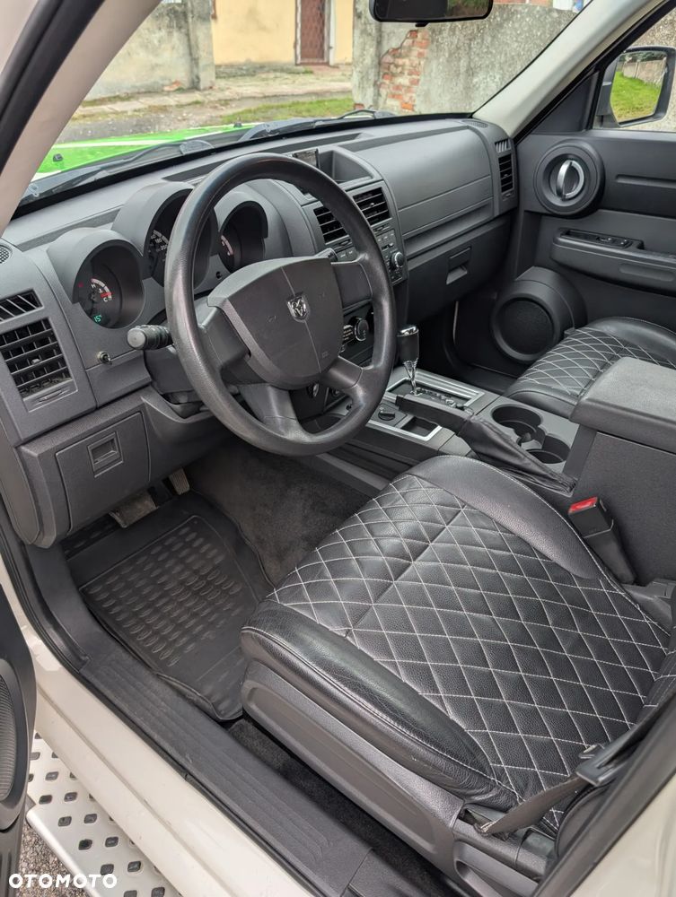 Dodge Nitro - 10