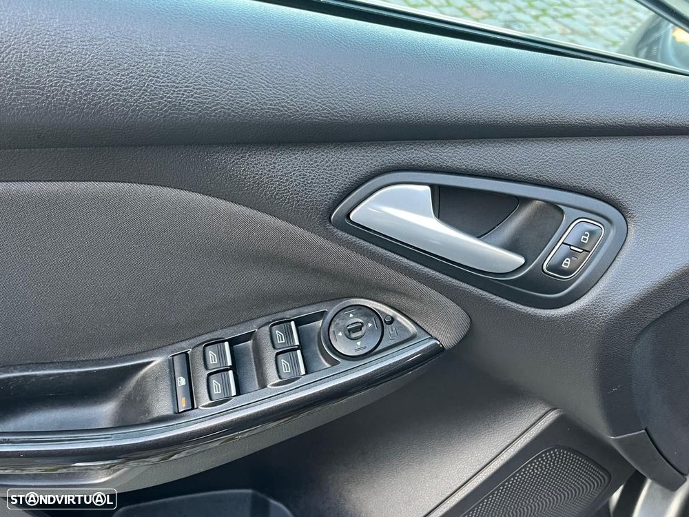 Ford Focus SW 1.0 SCTi Titanium - 17
